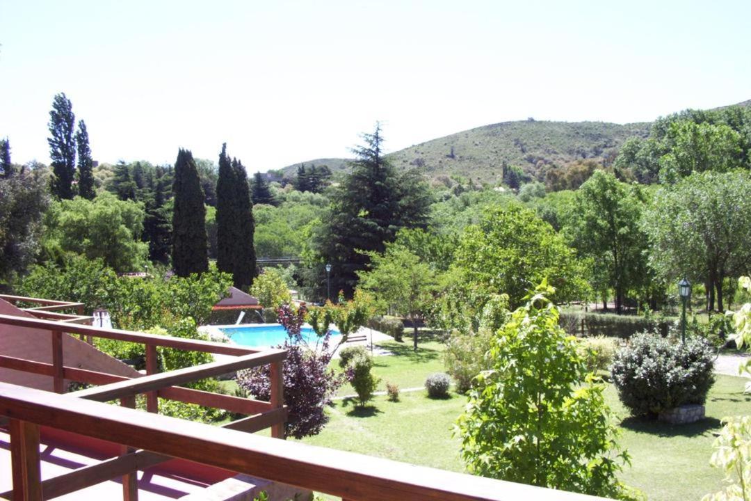 Los Almendros La Cumbre Luaran gambar